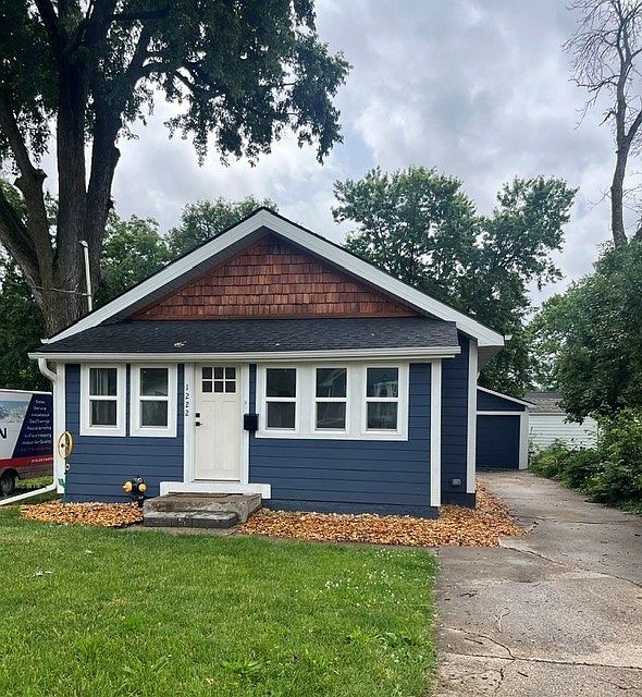1222 West St, Des Moines, Iowa &mdash; sold by Michele Nyheim