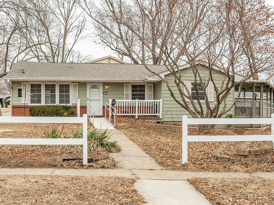 7737 Dellwood Dr, Urbandale, Iowa &mdash; sold by Michele Nyheim